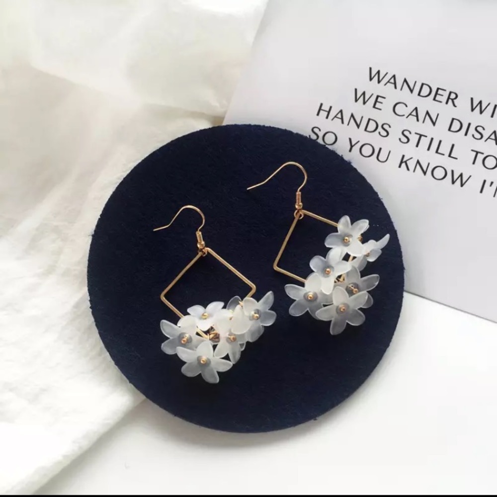 Transparent Petals Dangle Earrings Sweet Cute 3D Camellia Daisy Flower